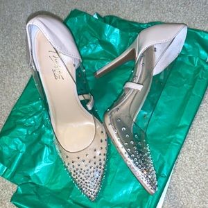 Thalia Sodi Vinyl Pump